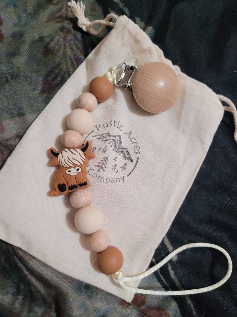 Highland Cow Pacifier Clip | Farm Pacifier Clip | Cow Dummy Clip | Cow Binkie Clip |Cow Baby Gifts |Mama Gifts |Baby Shower Gifts |Cow Print