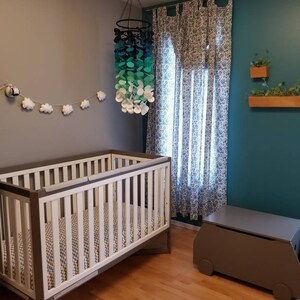 Mobile en papier menthe marine gris et blanc. Chambre de ...