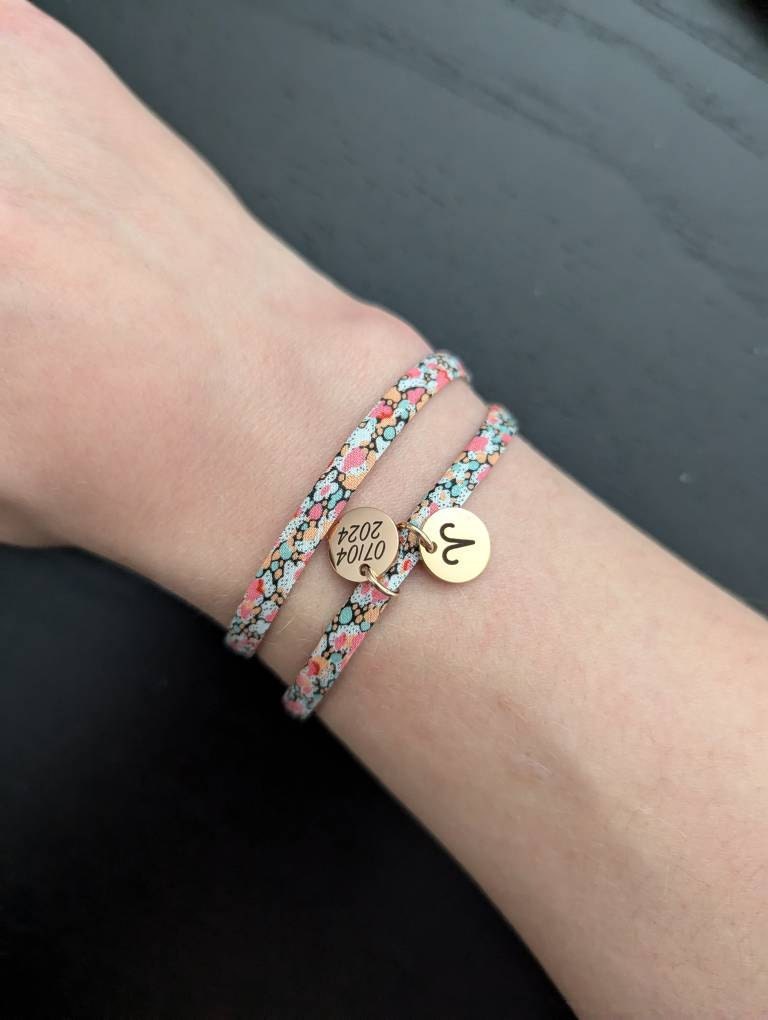 Personalized bracelet, 2-turn liberty cord with engraved medals and charm, Gift for Mom, Grandma, Godmother, Birth jewelry, Christmas gift