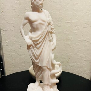 蛇の絡みついた杖を持つアスクレピオスのギリシャ像 24 cm 白 - Etsy 日本