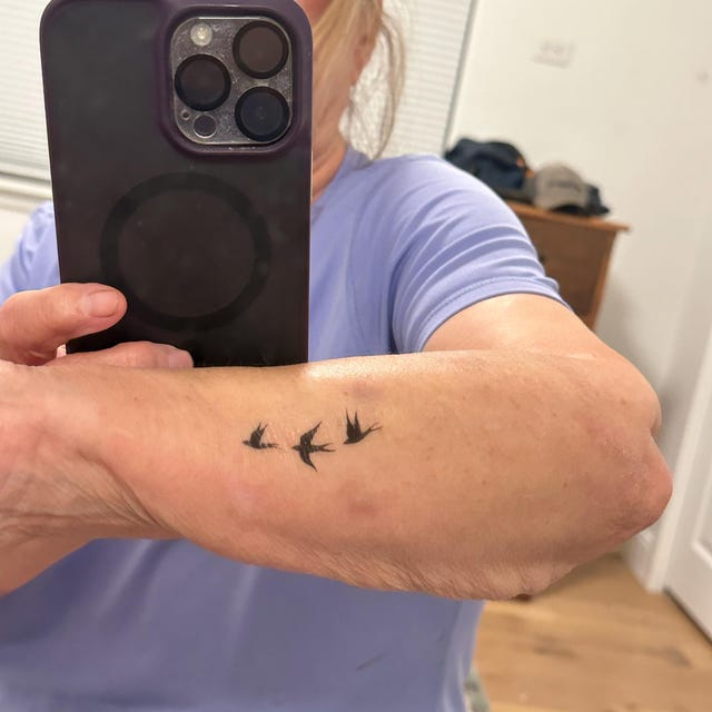 Azeeda Temporäres Tattoo „Pfotenabdruck“ – Hautfreundlich, Wasserfest, Ungiftig – Für Festivals & Partys