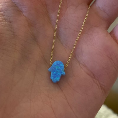 pendant mano de azabache in english