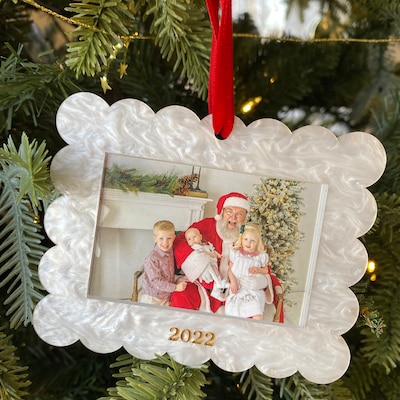 Square Scalloped Acrylic Frame