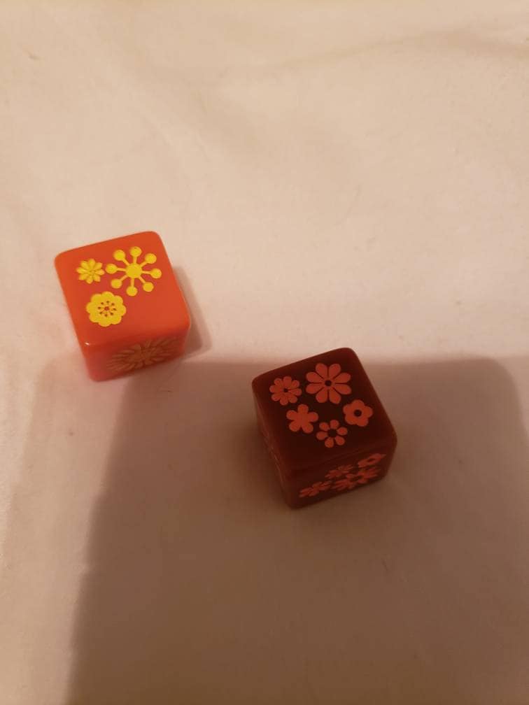 Vintage Dice / Set of 2 / D6 -  70&#39;s, hippy, flowers