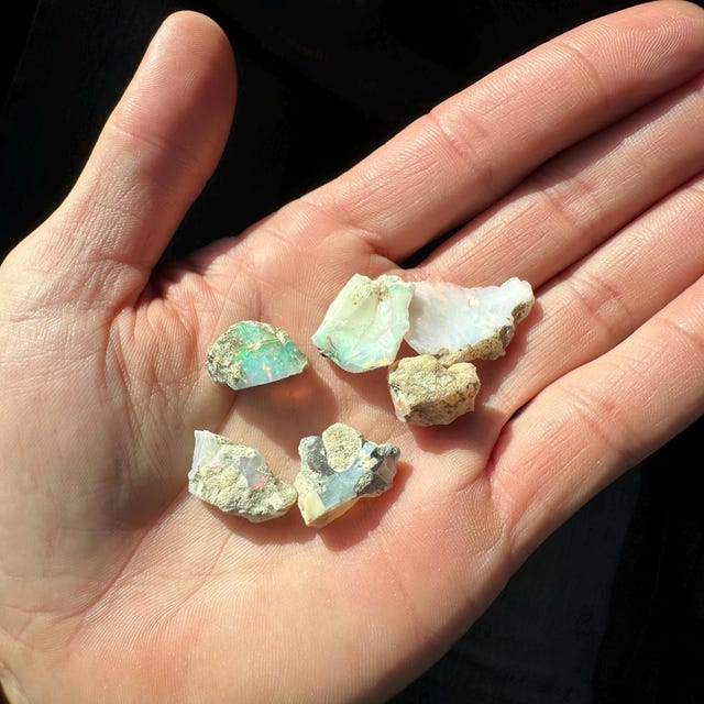 Pierres précieuses fines multi-feu brutes d'opale éthiopienne 100 % naturelle