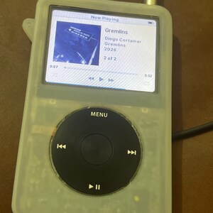 Apple iPod Classic - 第 5 世代、クリア+ブラック (3000 mAh