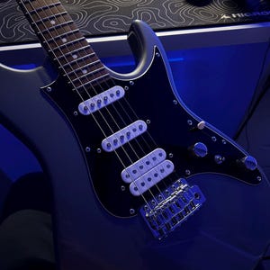 Ibanez ピックガード • AZ シリーズ • 3プライ ブラック • AZ2204