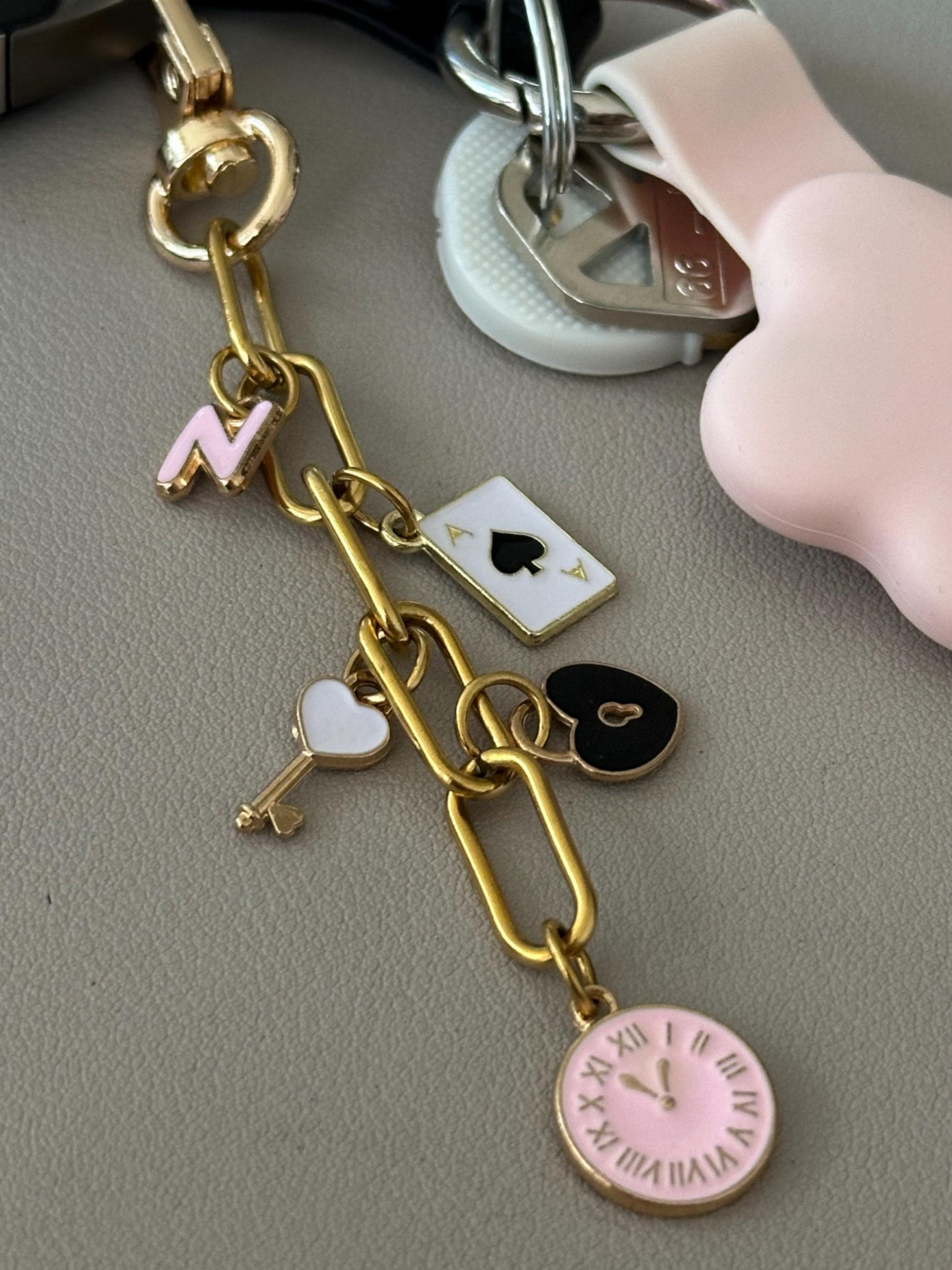 Personalized charm keychains, pendant keychains, bag charms, charm bag charms, personalized keychains, car keychains, wallet accessories