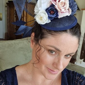 Navy Blue Blush Pink Dusky Pink White Feather Flower Hat  display picture 3