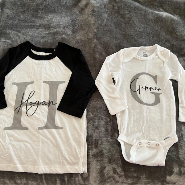 Bodys (onesie) Personnalisé Prénom Garçon - Marque Type Gerber/Carter's, Neuf Sans étiquettes, Tailles Nourrisson à 5 Ans