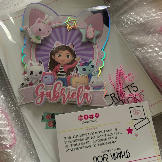 Gabby's Dollhouse CM31 Cake Topper Birthday Party Supplies - Bundle with 4 Gabby  Dollhouse Cake Toppers, Stickers, Door Hanger
