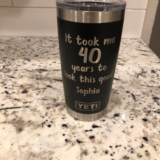 Vasos Rambler grabados personalizados, 40 cumpleaños, Yeti y vasos