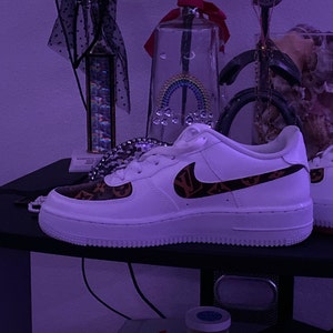 custom honeybee nike air force 1