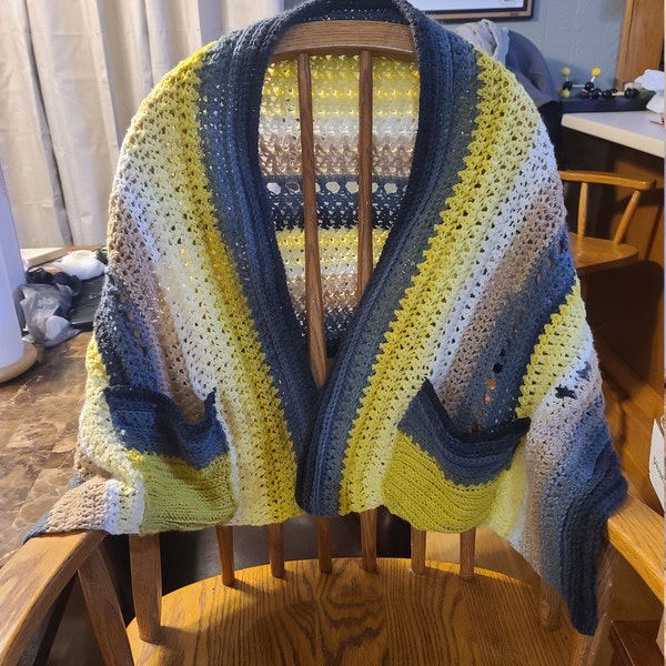 wickedly hooded pocket shawl