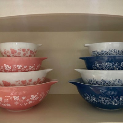 Set Of 3 3D Printed Display Stands For Pyrex Cinderella Mixing Bowls