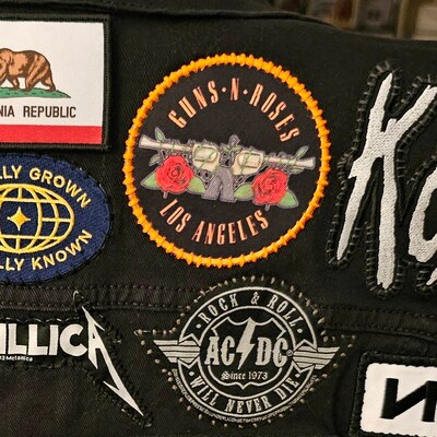 AC/DC Lightning Bolt Logo Pendant and Chain English Pewter Necklace ...