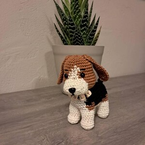 ビーグル犬の編みぐるみ編み図（PDF）。ビーグル犬のトニー。すぐに