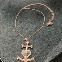 Collana Mano Fatima con pietra - Al di là dello specchio