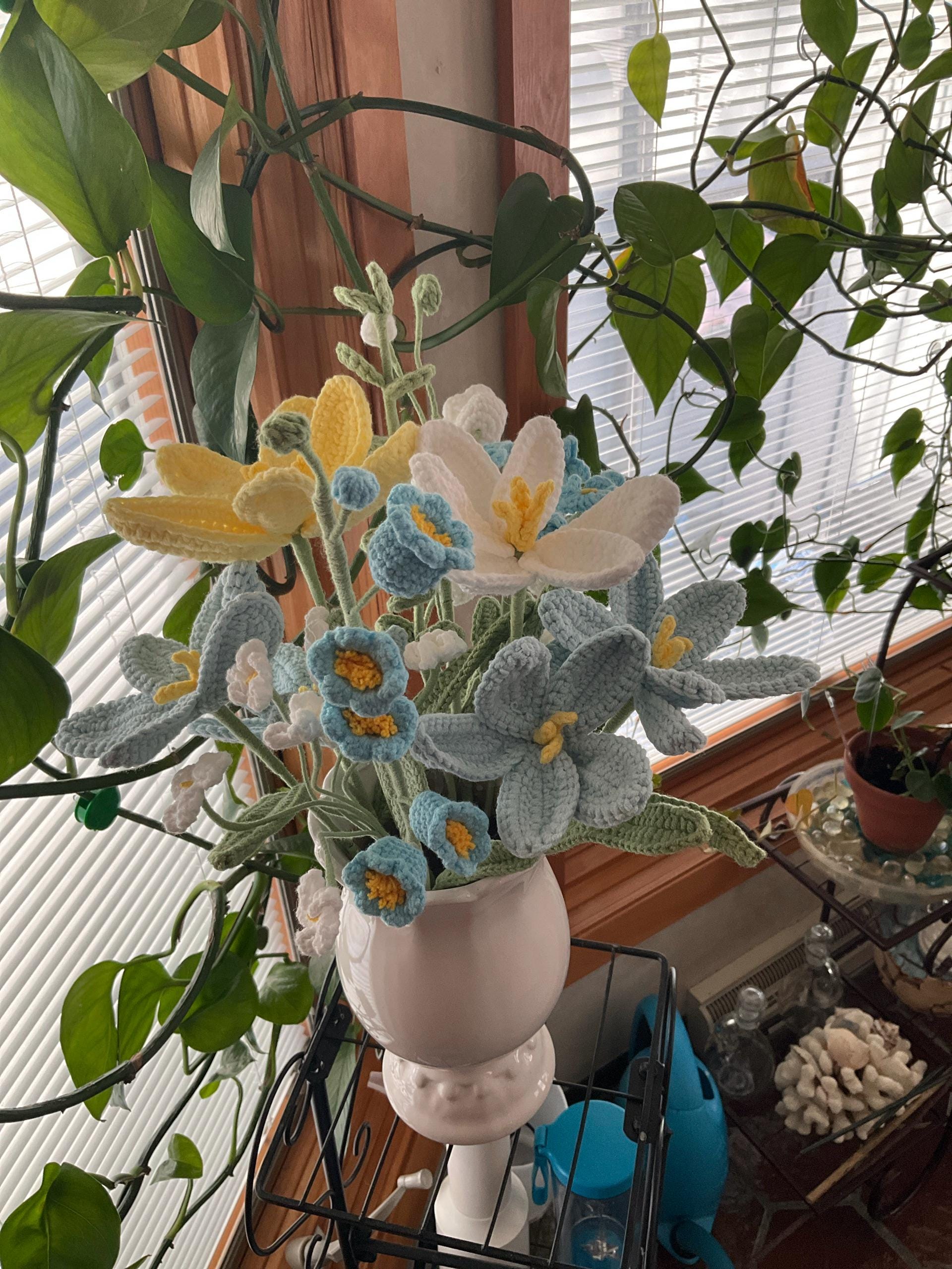 Gehäkelter Blumenstrauß, Tulpe, Rosa, Weiß, Lila, Blau, ewig, Abschluss, Geburtstag, Geschenk für Freundin, Schwester, Freundin, Liebe, Ostern