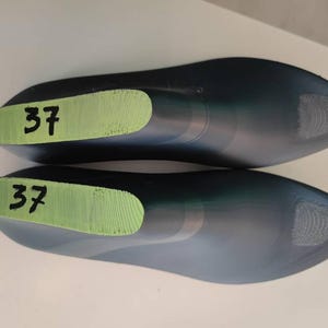 Eleonor added a photo of their purchase