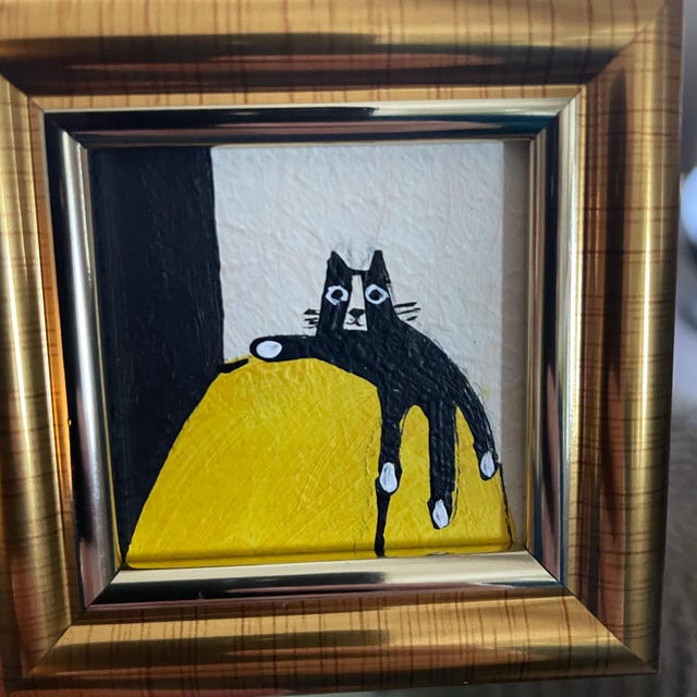 黄色い椅子に座るミニ黒猫の油絵：オリジナルの手作り額入りアート（2