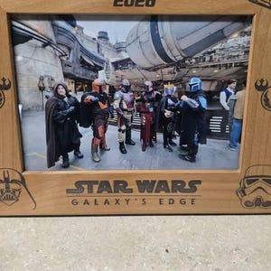ディズニースターウォーズ 2012 額装ディスプレイ Personalized Star Wars Picture Frame, Galaxy's Edge Disneyland or