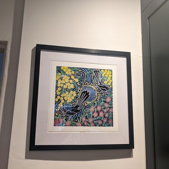 アボリジニアート　絵画　額入り　インテリア アボリジニの額入りプリント、鳥と花の壁アート、現代的な壁の装飾