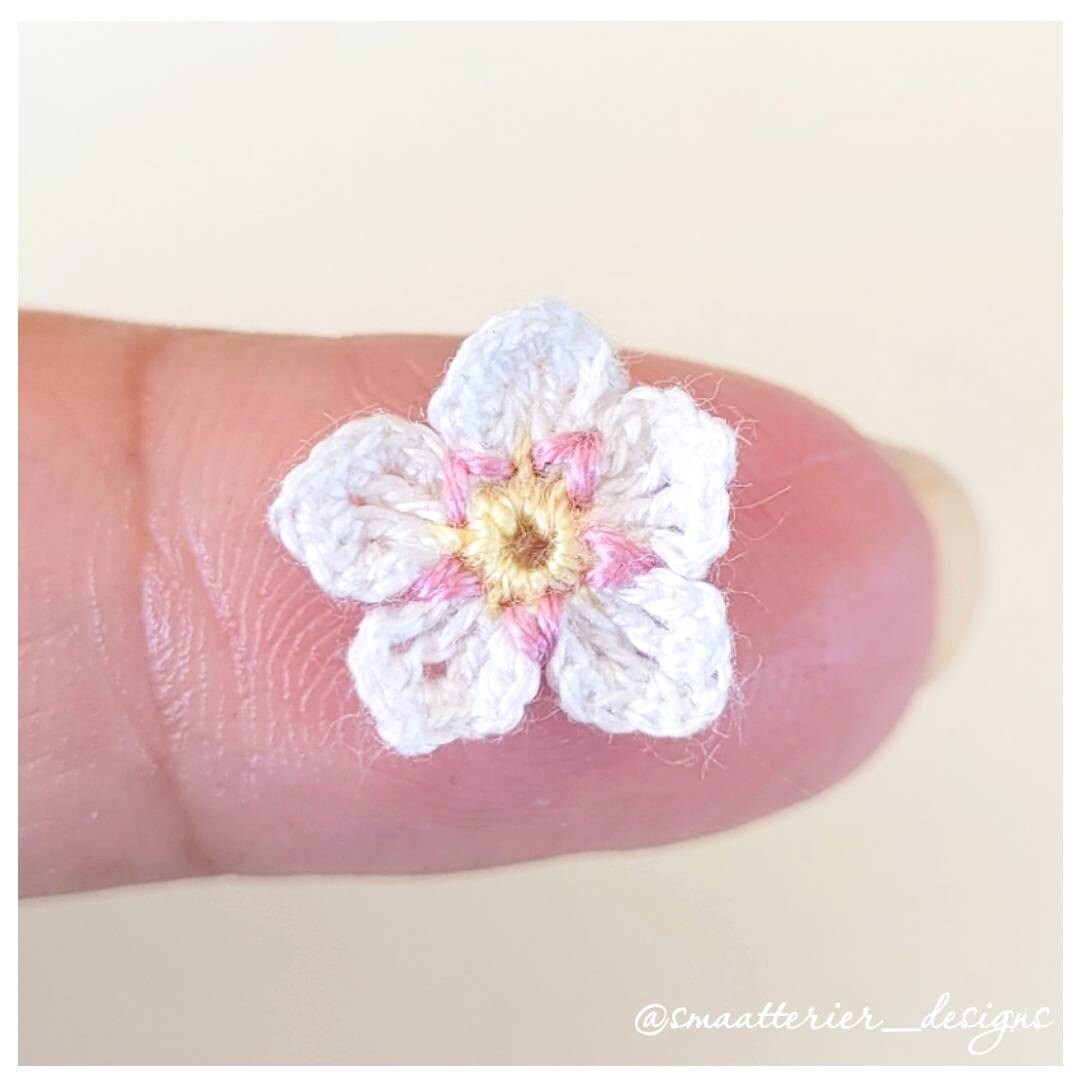 Micro crochet Forget me not and cherry blossom jewellery pattern, crochet flower making tutorial, crochet PDF pattern digital download