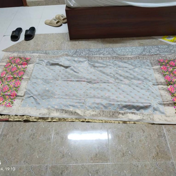 Women's Banarasi Silk Grey Printed Designer Saree With Blouse Piece main image 0