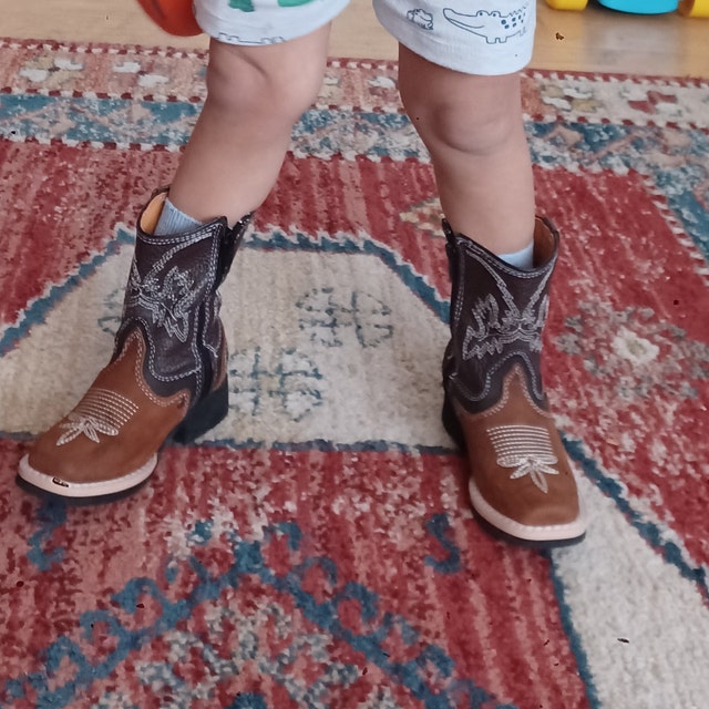 Childrens cowboy hotsell boots canada
