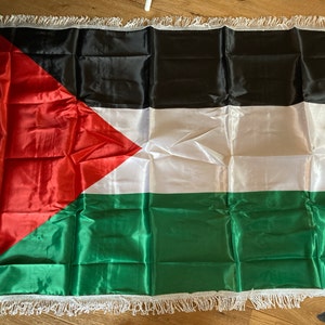 Palästina-Flagge große hängende Banner Outdoor Indoor Größe: 90 x 150 CM  Farbe Grün Rot Weiß Schwarz mit weißen Quasten Fransen Freiheit Palästina -  .de
