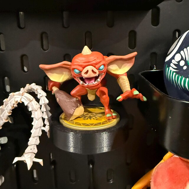 大型Amiibo用ディスプレイシェルフとIKEA SKADISペグボード - Amiibo