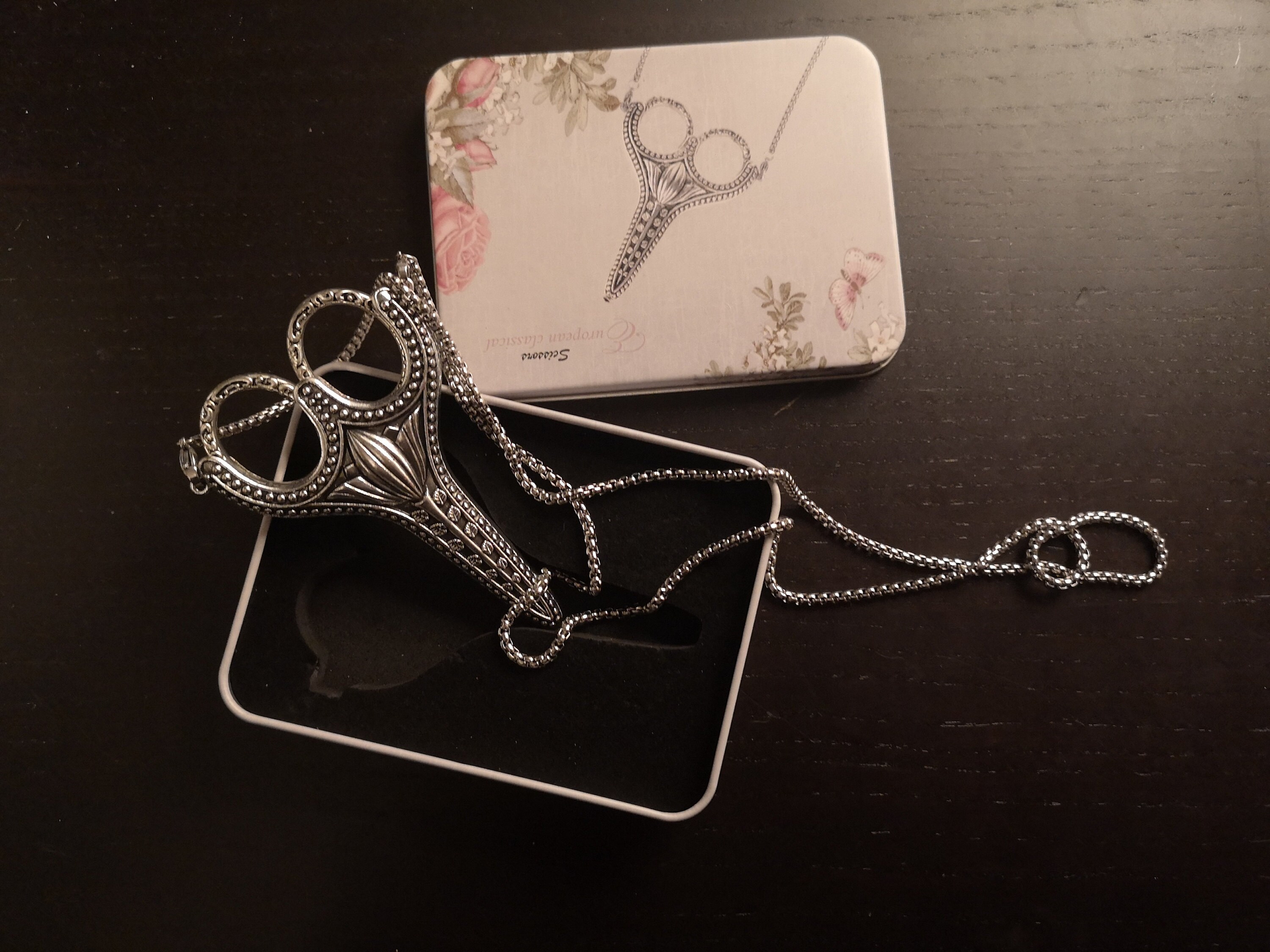 Vintage Tulip Scissors,craft scissor necklace,embroidery scissors