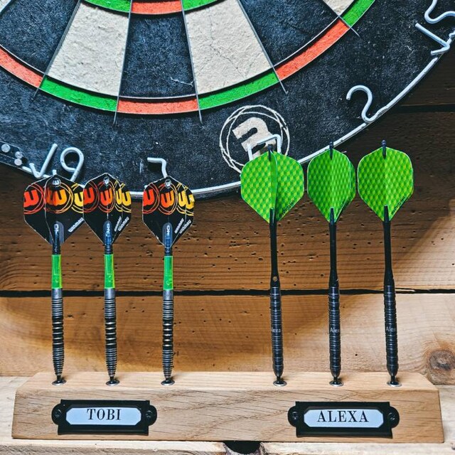 MIUUIPI Support de fléchettes en bois massif pour 12 fléchettes - Support de fléchettes de qualité supérieure - Support mural pour ranger les fléchettes en acier et les fléchettes souples (couleur MIUUIPI Support de fléchettes en bois massif pour 12 fléchettes - Support de fléchettes de qualité supérieure - Support mural pour ranger les fléchettes en acier et les fléchettes souples (couleur