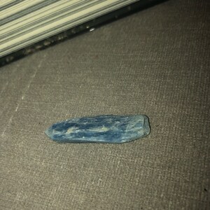 blue kyanite (~1.5&quot;) - raw blue kyanite - 1.5&quot; - 3.5&quot; kyanite - healing crystals & stones - protection crystal - blue kyanite - chakra stone photo