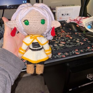 かぎ針編みのあみぐるみフリーレン アニメにインスピレーションを得た
