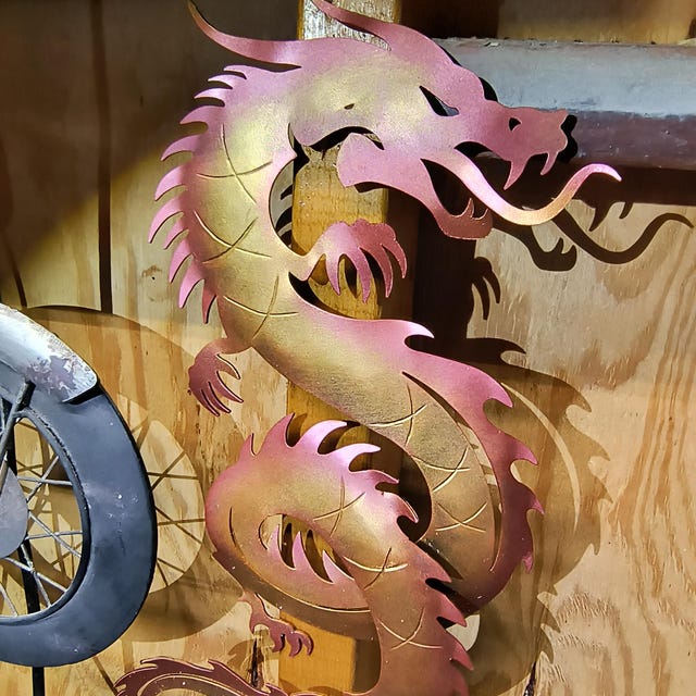 鉄製の中国風壁掛けドラゴン、金属製の壁飾り、ガーデンメタルアート