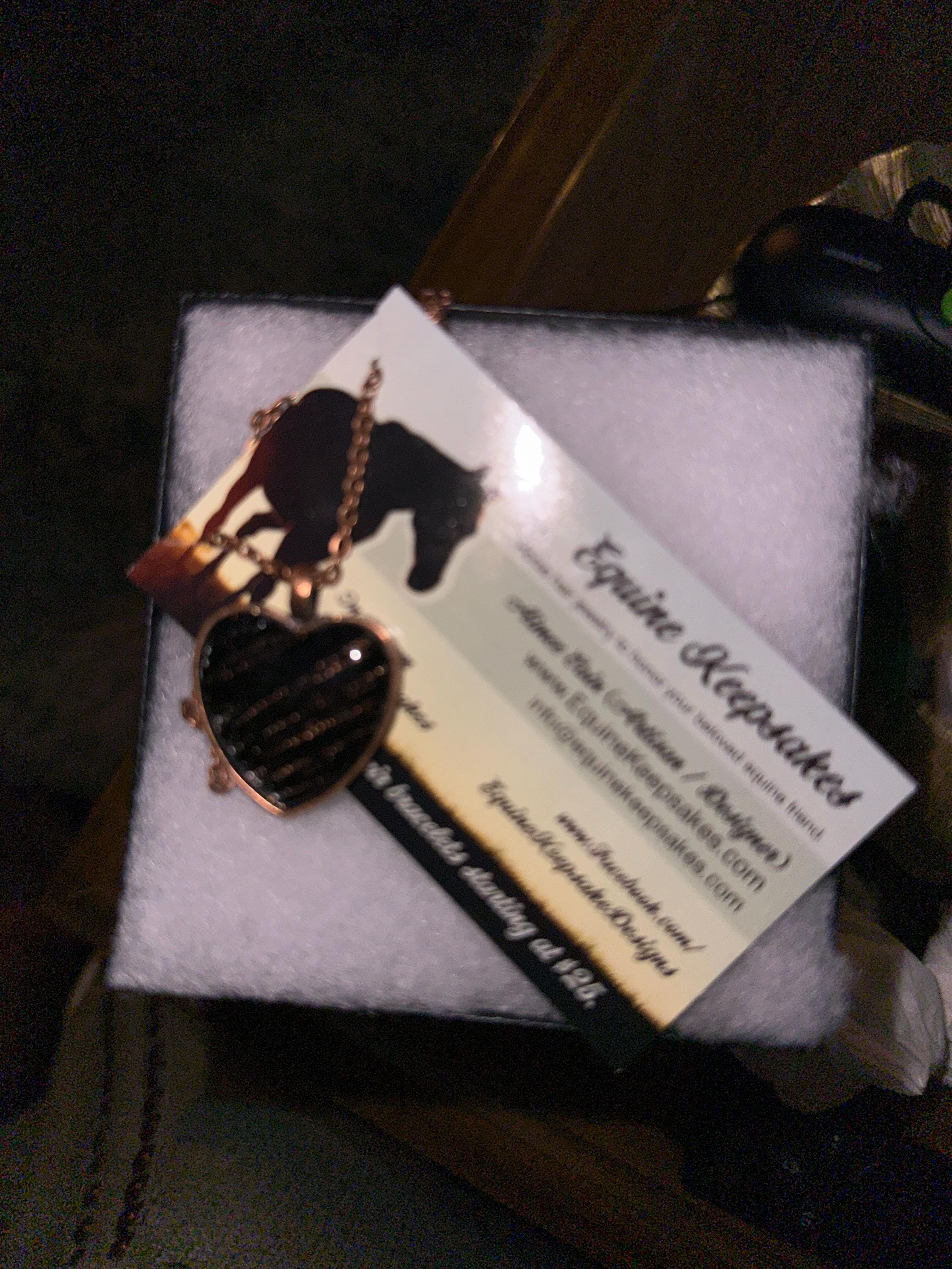 Individuelles Geschenkset aus Armband und Halskette aus Pferdehaar, geflochten von Equine Keepsakes