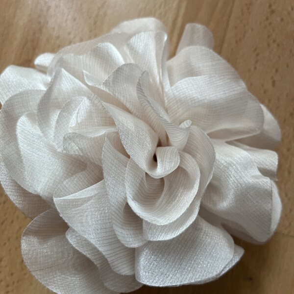 Oversized Fleur Brooch in 