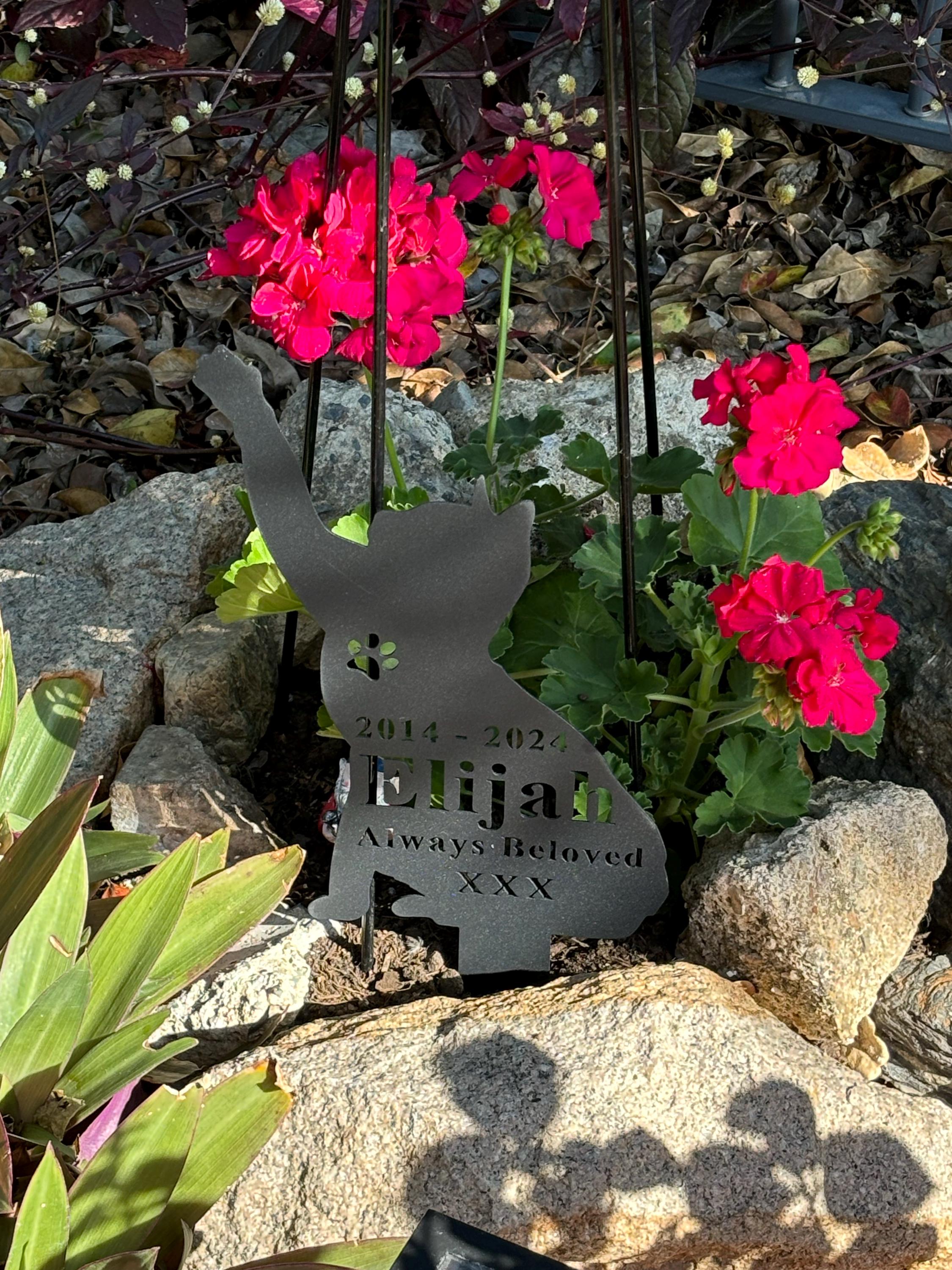 Custom Cat Memorial Stake Personalized Cat Memorial Plaque with Stake Cat Grave Marker Cat Memorial Gift Metal Garden Stake Cat Burial Stake