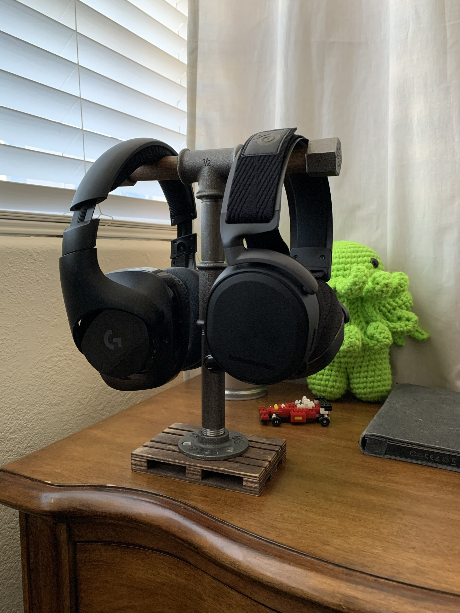 Headphones stand, headset stand, headphone hanger, water pipe holder, dock,loft gift for him, music lover, for desk induastrial loft solid