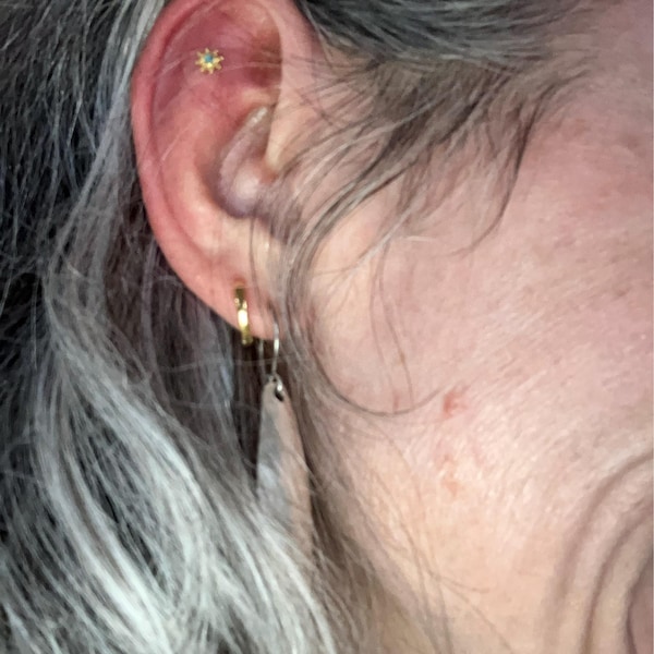 Tiny Blue Opal Sun Labret • 18G/16G Internally Threaded Flat Back ...