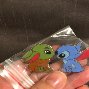 Stitch /& BB8 Flying X-Wing Disney Star Wars Fantasy Pin