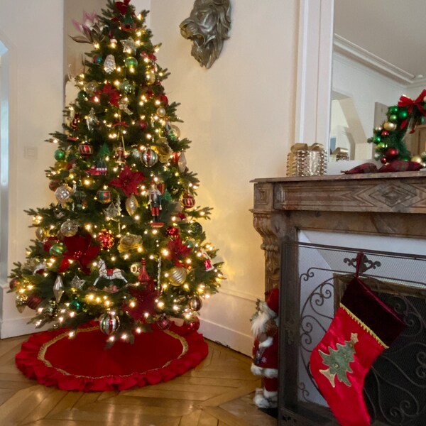 Elegant White Christmas Tree Skirt - Scarf Style