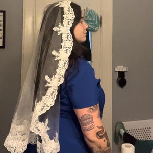 Lace Trimmed Blusher Veil