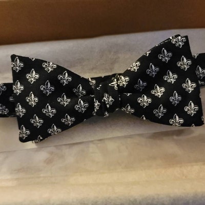 should cummerbund match bow tie