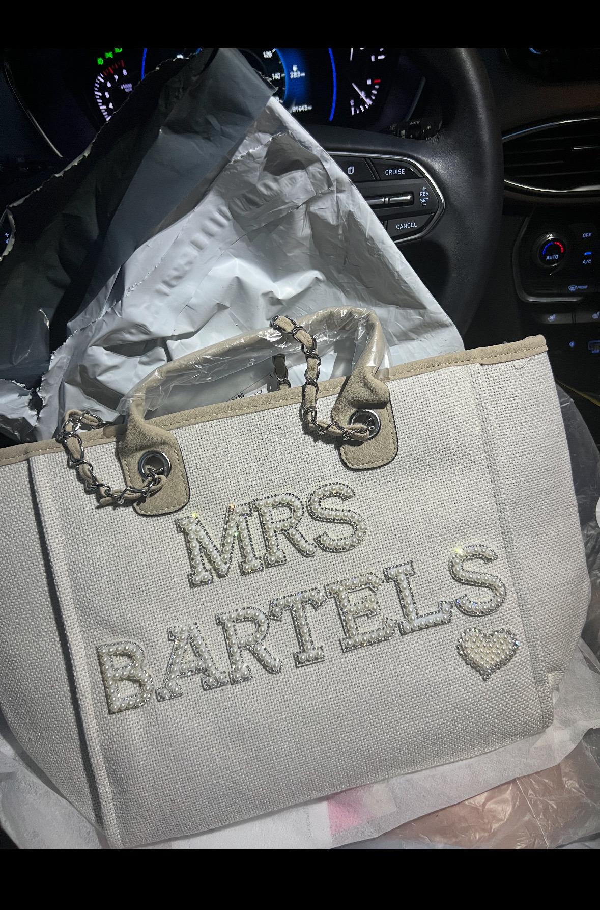 Bride Tote bag, Bridal Gift, Bachelorette bags, Honeymoon beach bag, Mrs Custom Bag, Customized Bride Bags, Bachelorette totes- chain,pearls