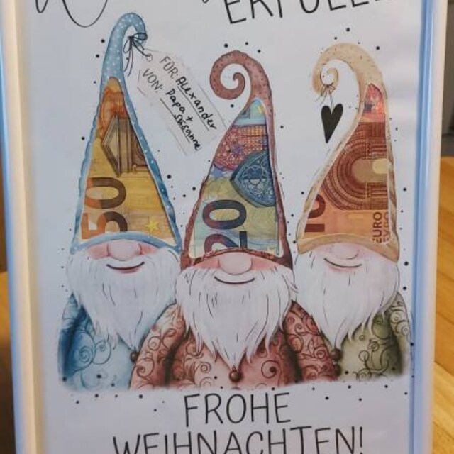 MIJOMA Weihnachts-Geldgeschenk Im Weißen Bilderrahmen – Mit Wichtel-Szene, 28 Cm, Aus MDF