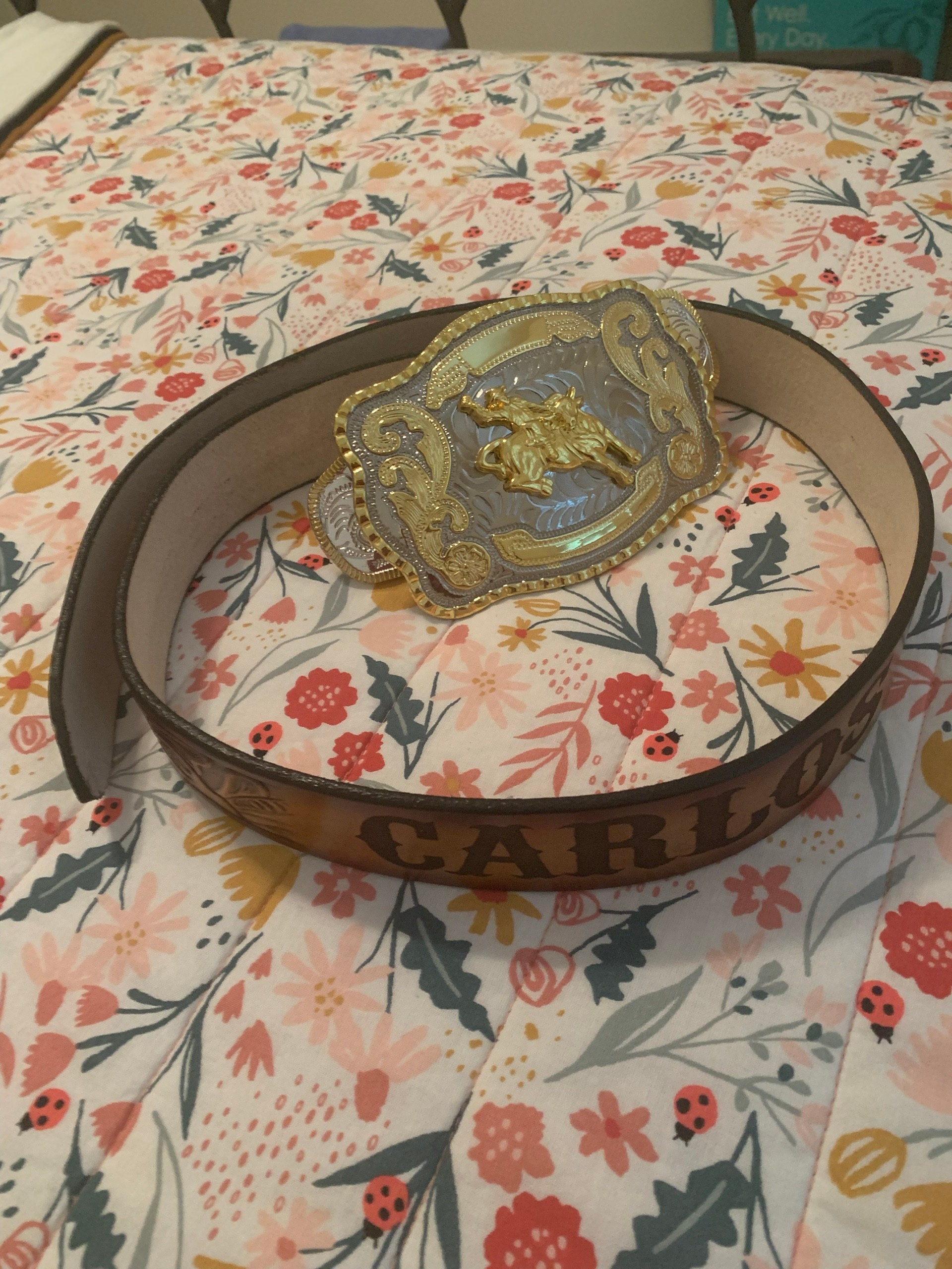 Name Belt. Western Design NBT929 - Belt is 1 1/2&quot; wide - Includes name in center back, removable utility buckle & leather keeper