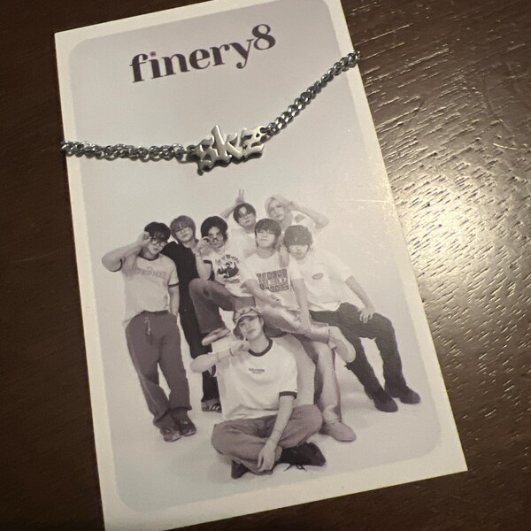 Collier Stray Kids En Acrylique - Pendentif Boussole Et Bâton Lumineux - Cadeau Fan, Unisexe - Style Unique Et Créatif - 3